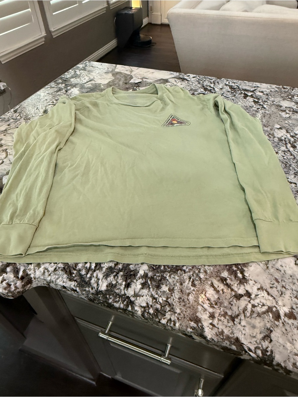 Billabong Men’s XL Green Long Sleeve Shirt Mountain Wave Logo